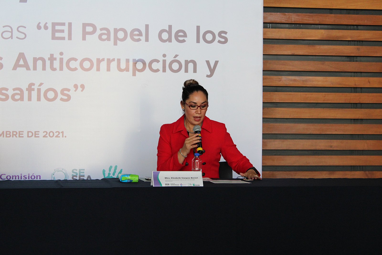 Páneles "Combate a a la corrupción desde la perspectiva presupuestal" y "Presupuesto participativo en comunidades indígenas"