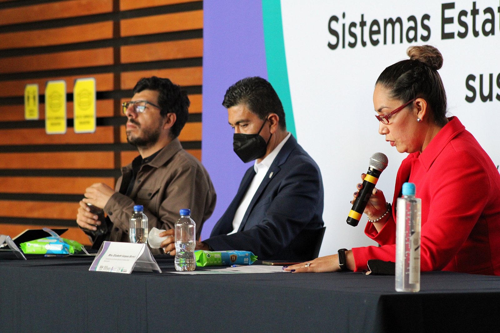 Páneles "Combate a a la corrupción desde la perspectiva presupuestal" y "Presupuesto participativo en comunidades indígenas"