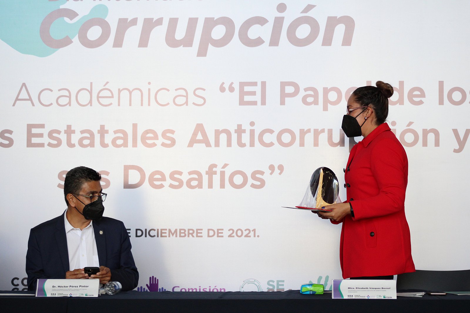 Páneles "Combate a a la corrupción desde la perspectiva presupuestal" y "Presupuesto participativo en comunidades indígenas"