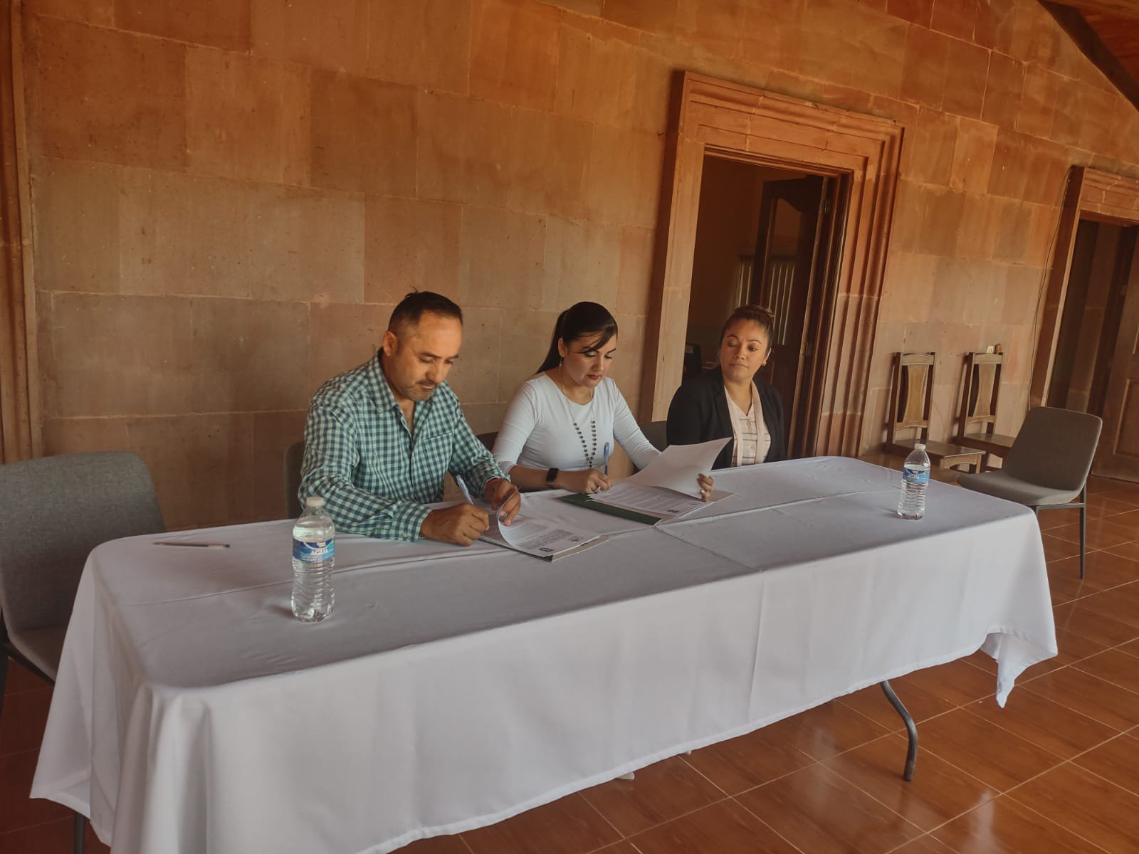Firma de la Donación del S1 Áporo y Epitacio Huerta