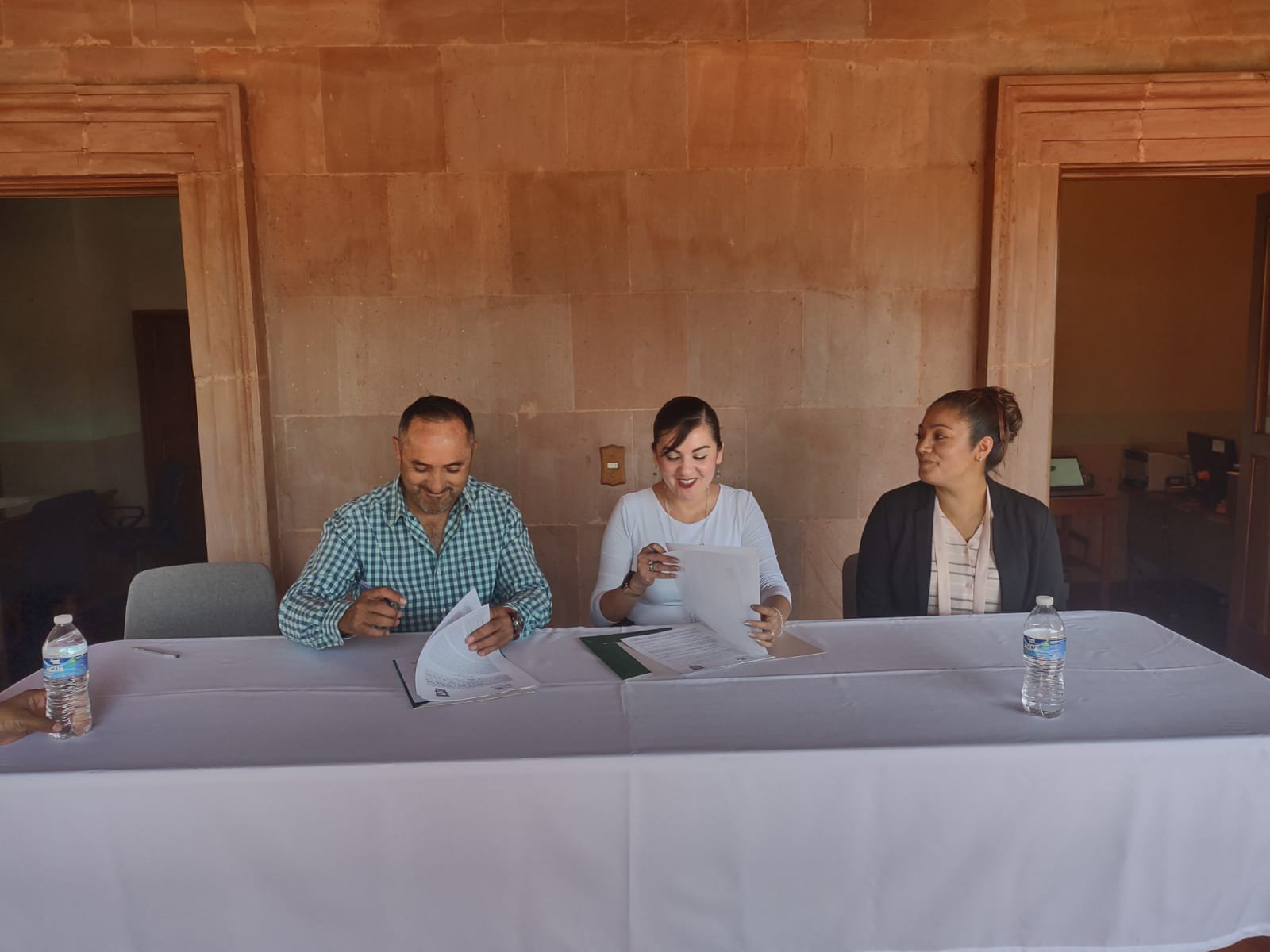 Firma de la Donación del S1 Áporo y Epitacio Huerta